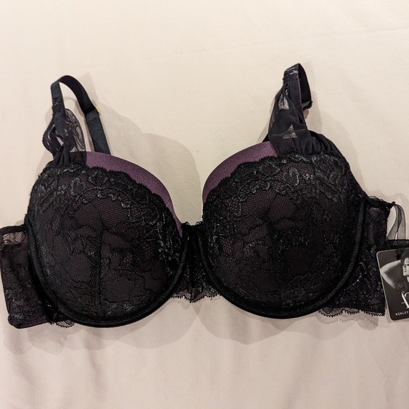 Ashley Graham 38DD - Picture 2 of 4